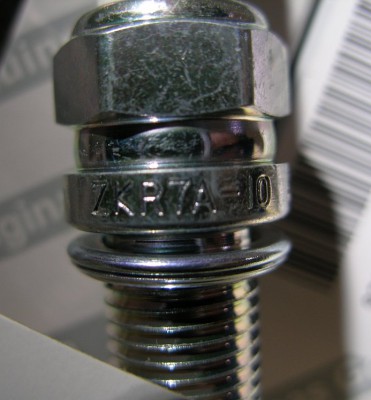  NGK ZKR7A-10.jpg